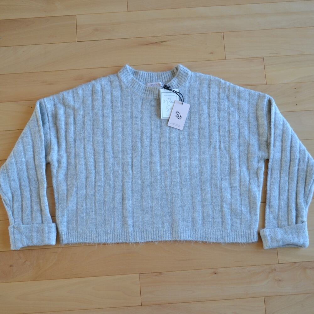NWT Sincerely Jules Oversized Cropped Sweater Size XS Gray